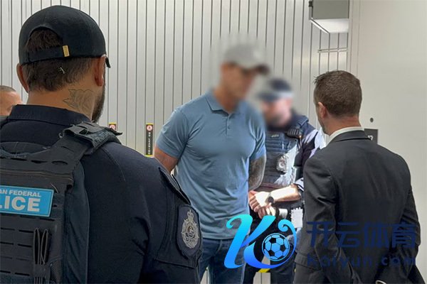 本·罗伯茨-史小姐在悉尼机场被澳大利亚警方逮捕 澳大利亚联邦巡警局
